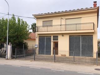 Casa en Cretas. Casa con jardn