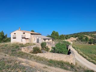 Finca rústica a Valderrobres. Finca rústica con masía en buen estado