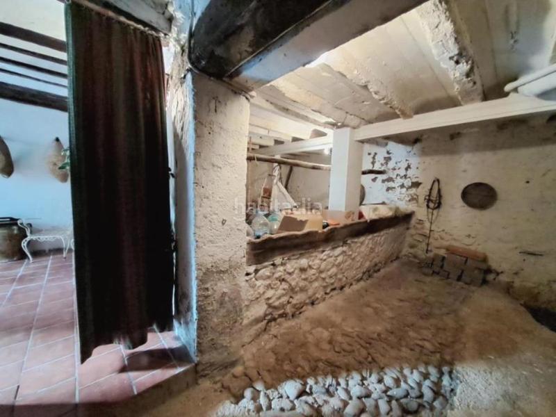 Foto a7f8fa54-0f10-402d-93db-36b643cfca55. Casa aparellada amb xemeneia a Peñarroya de Tastavins