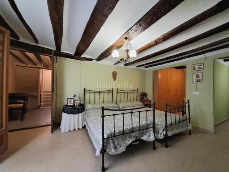 Foto c034d26d-fe3d-4ec8-a302-b6494afea8e7. Casa aparellada amb xemeneia a Peñarroya de Tastavins