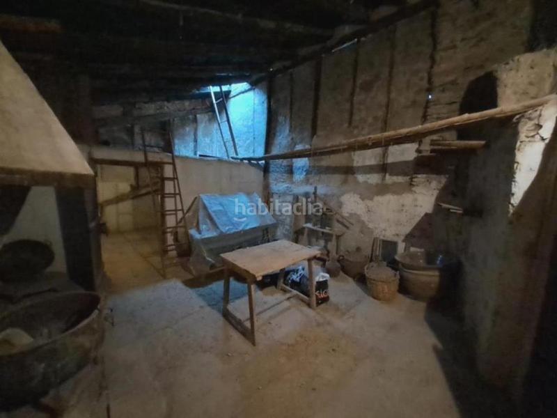 Foto db20a8cb-5327-4183-bb69-20fa2619d844. Casa aparellada amb xemeneia a Peñarroya de Tastavins