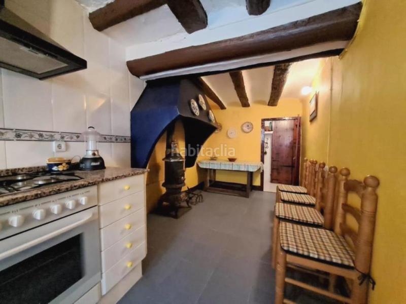 Foto eedb8bd3-2f38-4f80-9d12-6de2b1725662. Casa aparellada amb xemeneia a Peñarroya de Tastavins