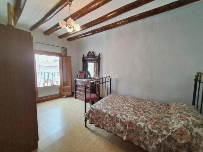 Foto f256bb02-64b5-4a2a-a024-eaf6397d65f1. Casa aparellada amb xemeneia a Peñarroya de Tastavins