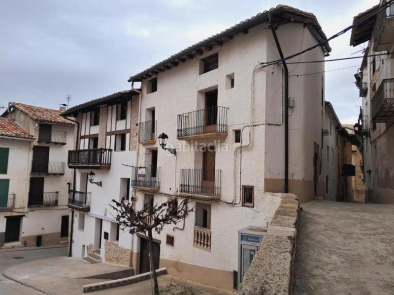 Foto fb9382f1-d3c5-4161-a16b-1fae382abf1a. Casa aparellada amb xemeneia a Peñarroya de Tastavins