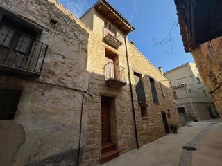 Casa aparellada a Cretas. Cretas.- casa de estilo rústico con terraza y garaje