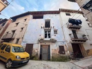 Casa aparellada a Beceite. Casa a rehabilitar de 280 m2