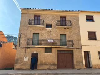 Casa aparellada a Valdeltormo. Valdeltormo: casa con jardín y garaje