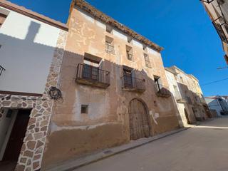Casa aparellada en Castelsers. Castelsers.- edificio seorial para rehabilitar