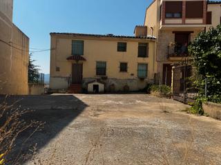 Mas à Cretas. Cretas-casa de pueblo con jardín