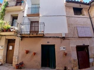Casa aparellada  Calle la iglesia 18. Casa de pueblo