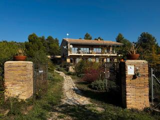 Masia  N/a. Casa rural con núcleo zoológico y permiso de acampada
