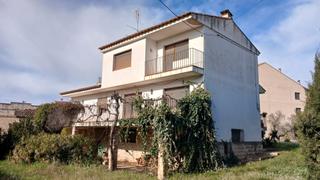 Chalet  Avenida cataluña 84. Calaceite-chalet con jardín