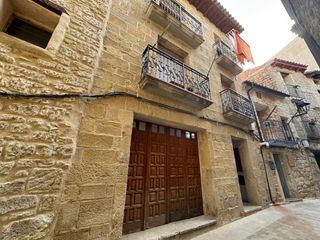 Pis  Calle de los serranos de aparicio 6. Cretas- piso en el centro del pueblo