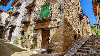 Casa bifamiliare  Calle dos de mayo 2. Casa en el centro con corral