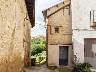 House  Calle rectoría 4. Fórnoles-casa de pueblo con terraza y jardín