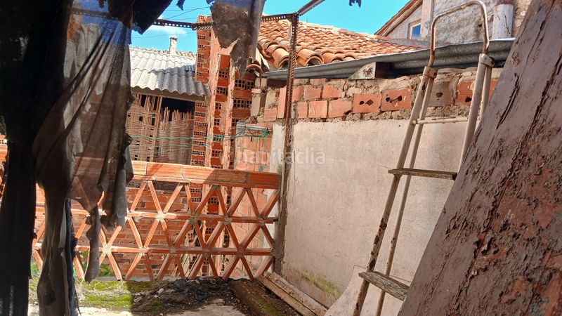 Foto b9b09a96-46b4-483c-9cff-efc13494afe5. Casa pareada en calle las rocas 4 la codoñera-casa de pueblo a reformar en Codoñera (La)