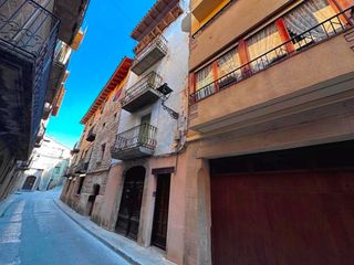 Towny house in Valderrobres. Valderrobres. casa de pueblo en buen estado