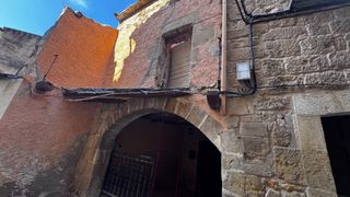 Towny house  Calle collado 7. Valjunquera- casa con jardín para reformar