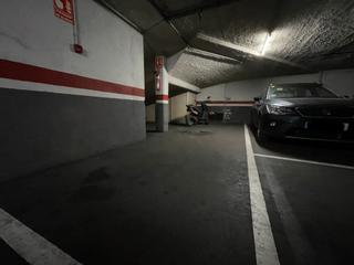 Parking coche  Carrer de la jota. Plaza de parking en venta en barcelona