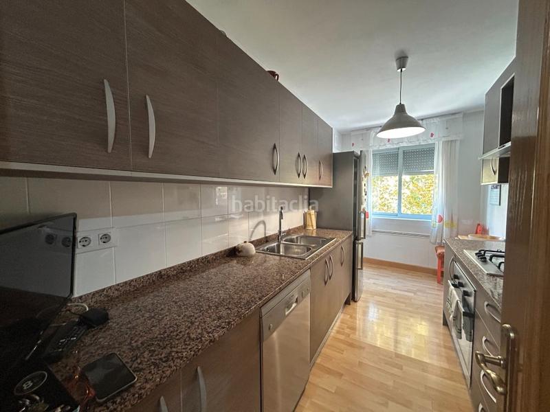 Foto 4be2e9fd-8478-4fe4-b48b-a8be179d64e0. Flat with heating in Bufalà Badalona