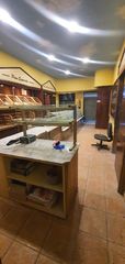 Geschäftsraum  Carrer de guifré. Local en venta en gorg