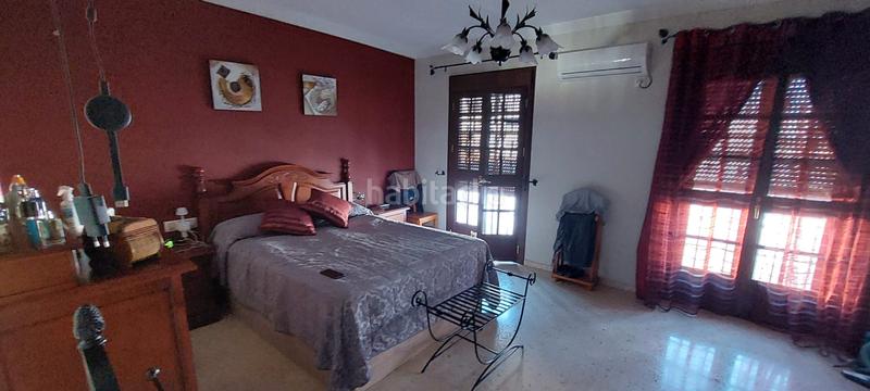 Foto 33f71068-dbd7-4f32-825d-b11d1c803ef1. Chalet en calle manuel siurot 6a gran casa en calle manuel siurot en Dos Hermanas