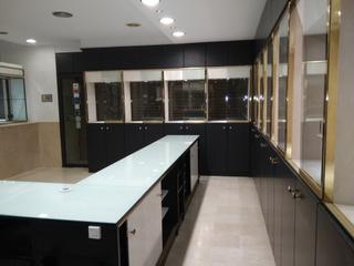 Rent Business premise in San Mateo. Magnífico local en avenida juan carlos i