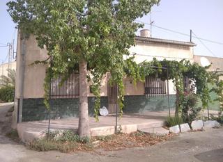 Masia a Puerto Lumbreras. Casa con terreno a 1 minuto de todos los servicios