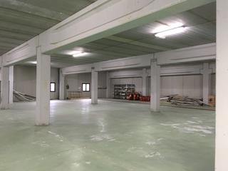 Lloguer Nau industrial a Torrecilla. Alquiler nave industrial con amplias oficinas en poligono