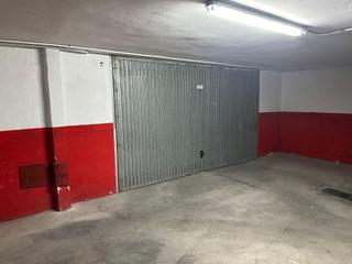 Lloguer Aparcament cotxe a San Mateo. Plaza de garaje doble  almacén, amplio y cerrada, muy céntrica