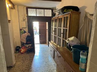 Casa adossada a San Mateo. Casa para reformar en el casco histórico