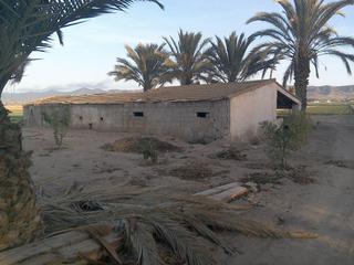 Residential Plot in Cazalla. Parcela de cultivo con almacenes y porche