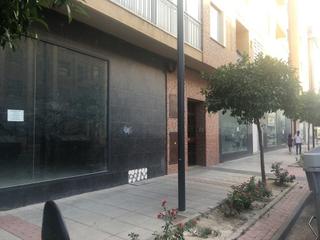 Location Local commercial à San Cristóbal - San Diego. Enorme bajo comercial en la avenida europa