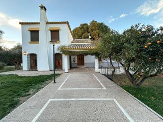 Xalet a Campillo. Magnífico chalet con jardines