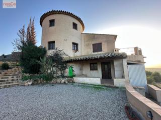Chalet in Aguaderas. Venta de precioso chalet con vistas panorámicas  y con apartamen