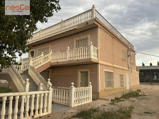 Mas à Purias. Terreno con casa, nave, almacenes y cobertizo en purias