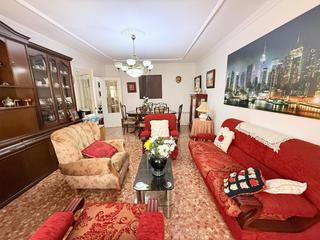 Appartement à Santiago. Piso céntrico 4 dormitorios y dos baños