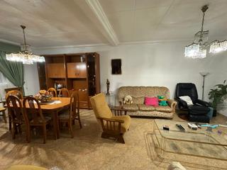 Casa a Pulgara. Chalet con terreno  4 dormitorios, 2 baños, 2 salones