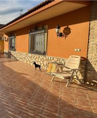 Casa a Pulgara. Casa de campo con 3 dorm  1 baño, gran terraza, porche y jardín