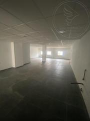 Lloguer Local Comercial  Calle raphael. Local en alquiler o venta en uno de los barrios más poblados y d