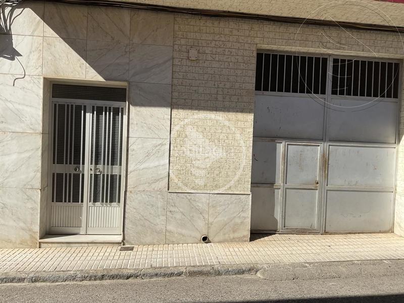 Foto 4629d8e2-3840-4041-b163-55c1a6c2f8e2. Casa amb aparcament a Arrayanes Linares