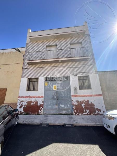 Foto 8f13f605-37a6-442e-82b2-a03da21c3997. Casa amb aparcament a Arrayanes Linares