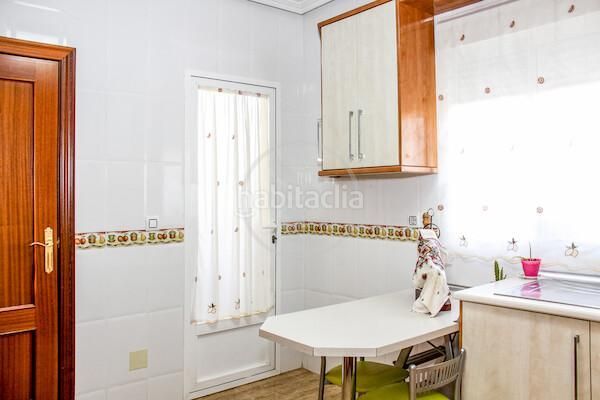 Foto 3ab174c3-2cf9-4868-be9d-809e55c89488. Casa amb aparcament a Torreblascopedro