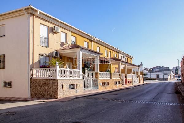Foto a2c47a57-b604-4801-a3e6-481832233610. Casa amb aparcament a Torreblascopedro