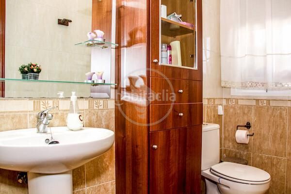 Foto a46e921c-8619-42dc-8c9d-aa52e2d4f886. Casa amb aparcament a Torreblascopedro
