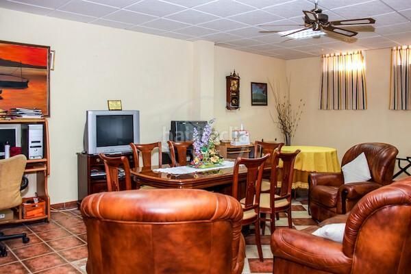 Foto c4493d88-7113-4445-b957-217465d4ebf8. Casa amb aparcament a Torreblascopedro