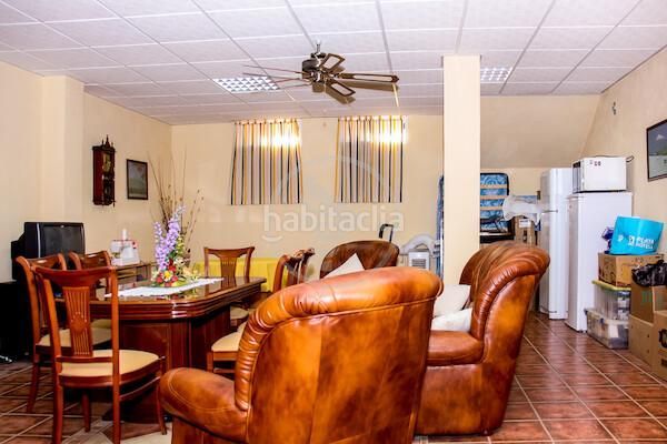Foto f18a0d87-1b5f-4fa0-b579-f1c8b298a0ec. Casa amb aparcament a Torreblascopedro