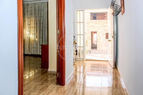 Foto f43ee143-a4cc-46c6-99b7-ddf478965fad. Casa amb aparcament a Torreblascopedro