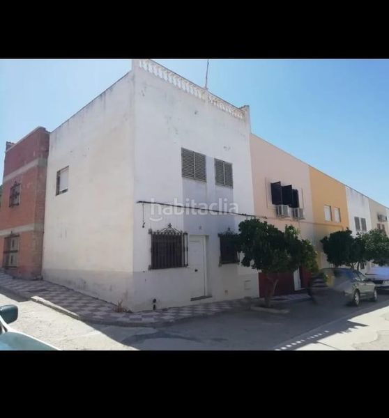 Foto b62fabff-37a1-4ba5-bcbb-67b144495ba5. Casa amb piscina a Rus