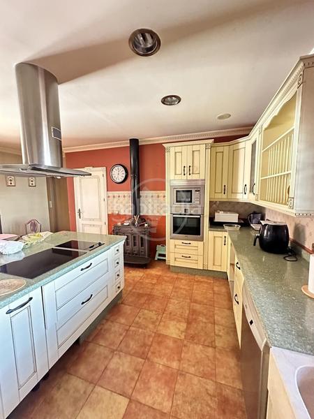 Foto fbf349b2-8d05-4936-afdc-2bd2c2c17478. Casa amb aparcament a Centro ciudad Fuengirola